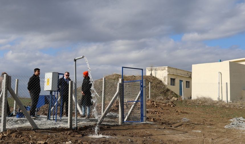 Kaymakamlık Eşme'nin Manavlı Köyüne içme suyu deposu yaptı !