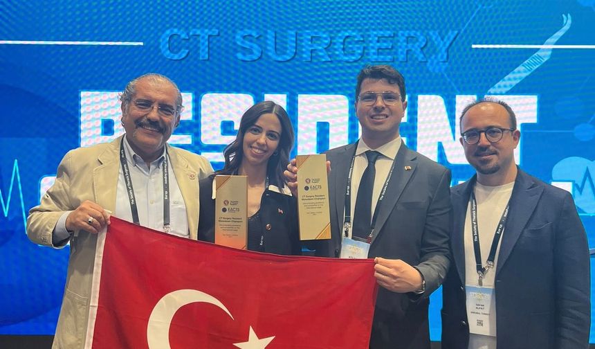 Uşaklı Nazlı Melis Coşkun ve ekip arkadaşı Atilay Koltuk, ABD'de birinci olup Türk Bayrağını dalgalandırdı