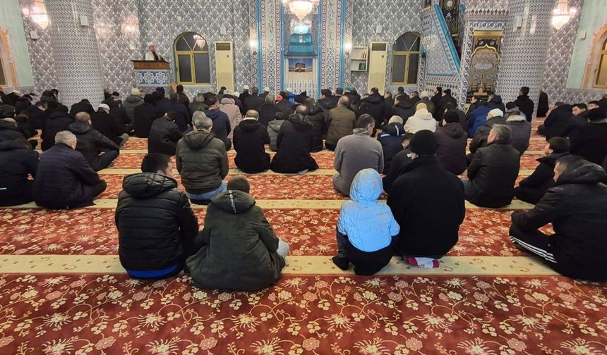 Uşak'ta Berat Kandili camilerde idrak edildi