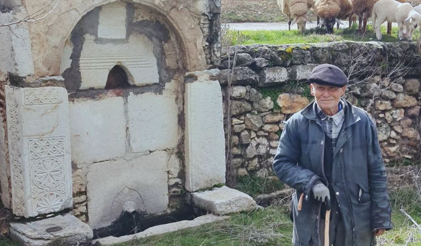 Uşak Beylerhan Köyü'ndeki Koca Çeşme aynı zamanda bir imar belgesi!
