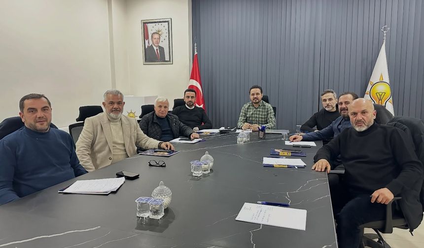 AK Parti Uşak İl Başkanı Yaşar, Ramazan ayında yapılacaklarla ilgili toplantı yaptı