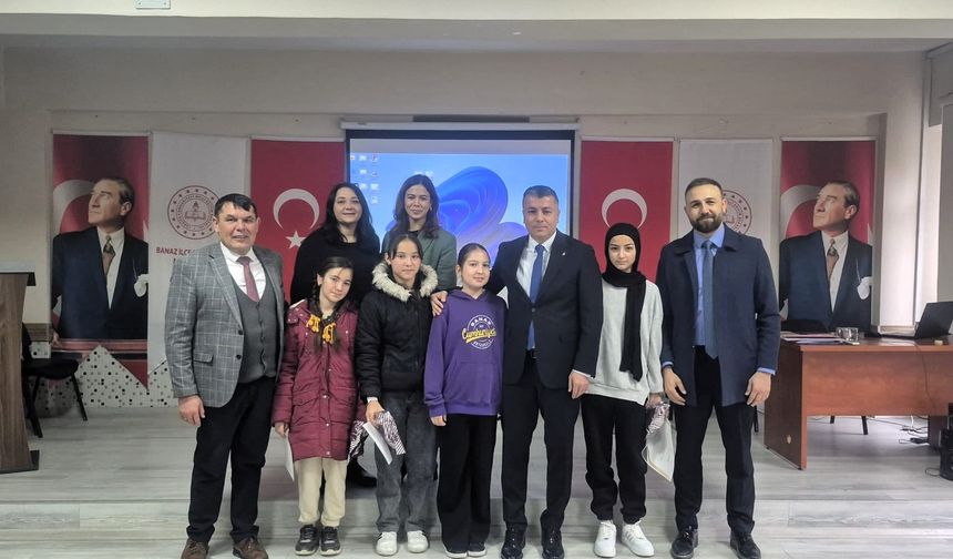 Banaz Kaymakamlığı yarışmada dereceye giren öğrencileri ödüllendirdi derc
