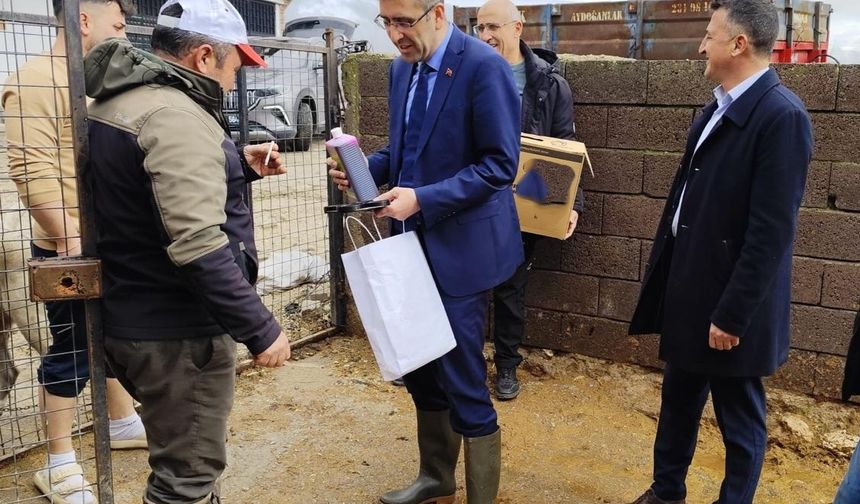 Uşak İl Tarım ve Orman Müdürü Bilir, çizmeleri giyip Kayaağıl'daki işletmeleri ziyaret etti