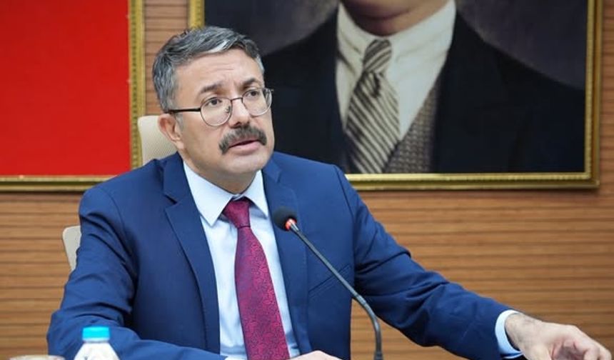 Milletvekilleri, Bakan Yardımcısı olan Uşaklı Ali Çelik'i tebrik etti