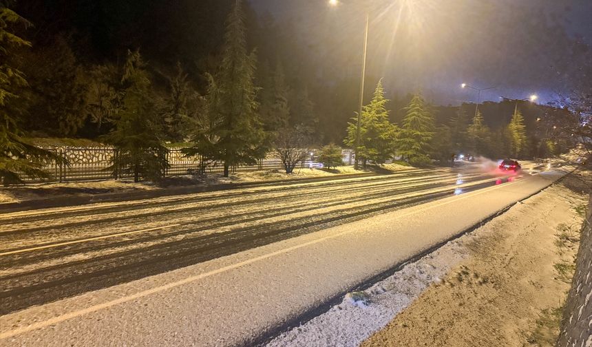 Uşak'ta dolu yağışı etkili oldu! Yağmurlu hava devam edecek!