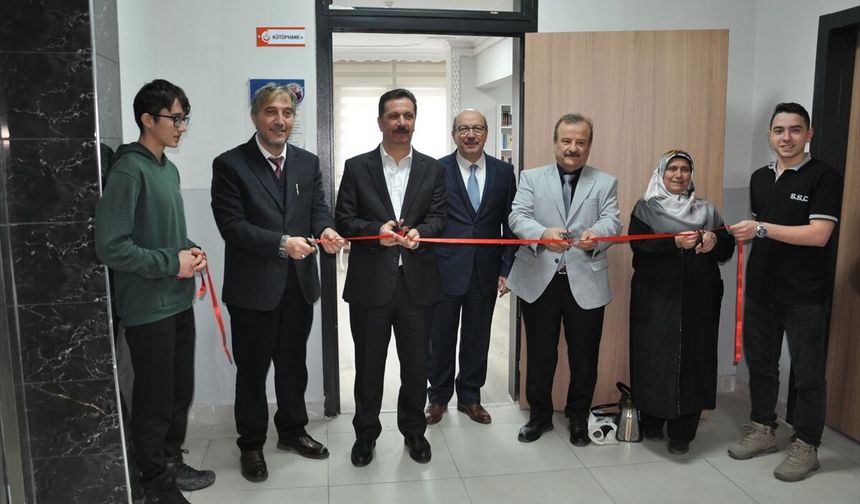 Zeki Aktürk'ten alkışlanacak hareket! 330'uncu kütüphaneyi açtı!