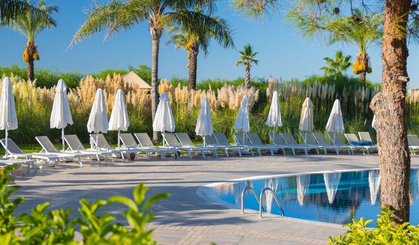 Uşak esnafının lüks otelde yaptığı toplantıyı ifşa ve itiraf eden Önder Candoğan, zirvede bıraktığını duyurdu