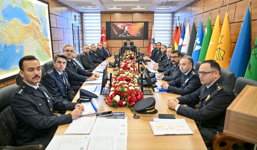 Uşak Valisi Kartal Asayiş Değerlendirme Toplantısı Yaptı