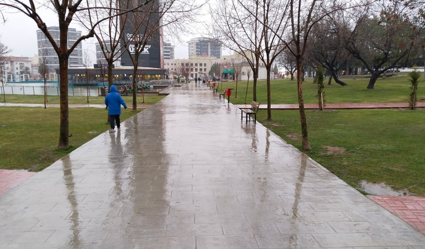 Baraj seviyelerinin yükseldiği Uşak'ta yoğun yağmur bekleniyor! Sarı kodlu uyarı verildi!