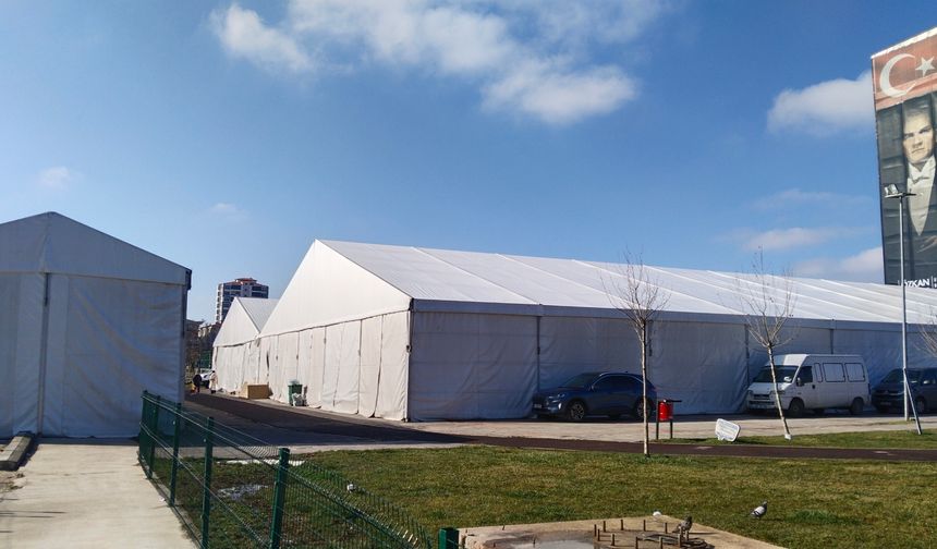 Uşak'ta esnafı mağdur eden sosyete pazarı, bu sefer daha büyük bir alana yayıldı!