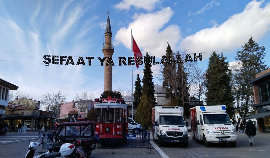 607'inci Ramazan ayına tanıklık eden ve mahyalarla güzelleşen yapı: Uşak Ulu Camii