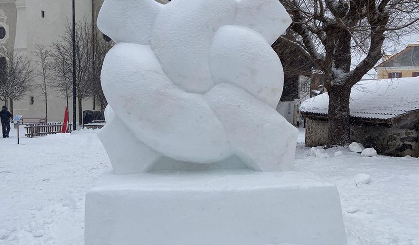 Uşak Üniversitesi Akademisyenlerinin Eserleri Avrupa’da Sergileniyor