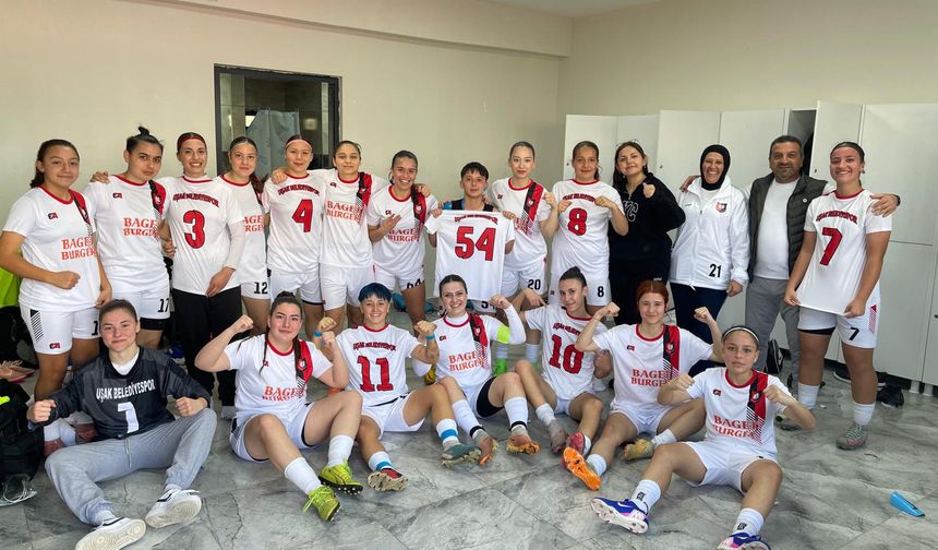 Uşak Kadın Futbol Takımı, dolu dizgin! Üst lige çıkmak için yoğun mesai!