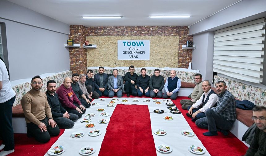 Uşak protokolü, TÜGVA'nın sahur programında buluştu