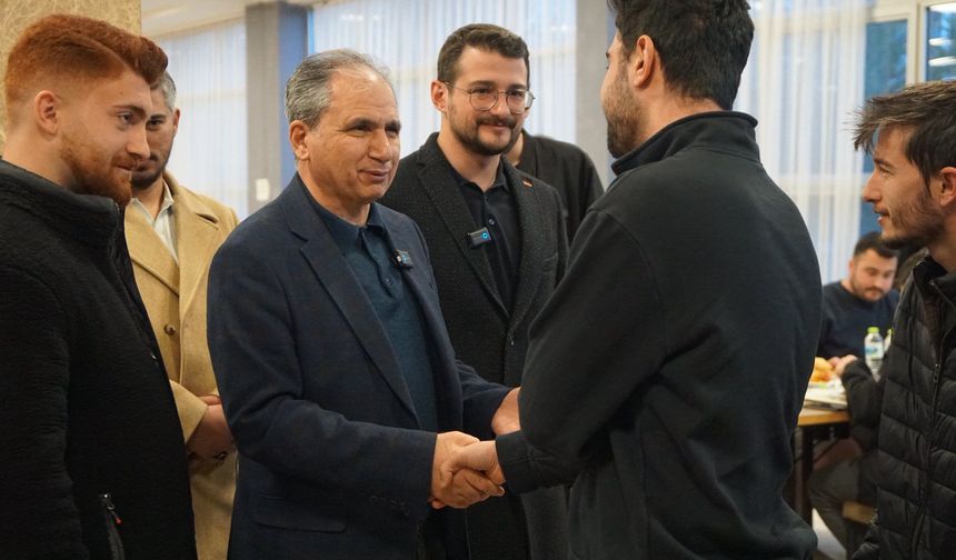 Uşak Milletvekili Güneş üniversitelilerle iftarda bir araya geldi