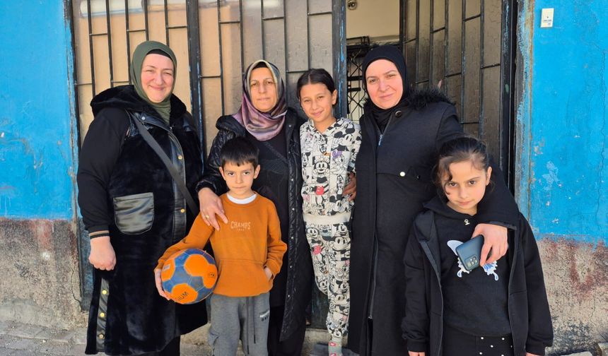 AK Parti Uşak İl Kadın Kolları, Sorkun, Dikilitaş ve Aybey'de vatandaş ziyaretlerini sürdürdü