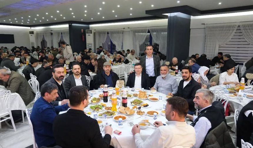 Uşaklı işadamı Mustafa Yıldız'ın merhum babası Hüseyin Yıldız'ın anısına iftar yemeği verildi