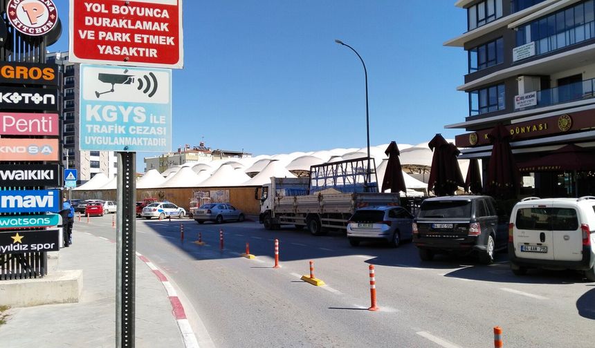 Uşak Atapark'ın çevresinde sık tıkanan trafiğe stoper çözümü