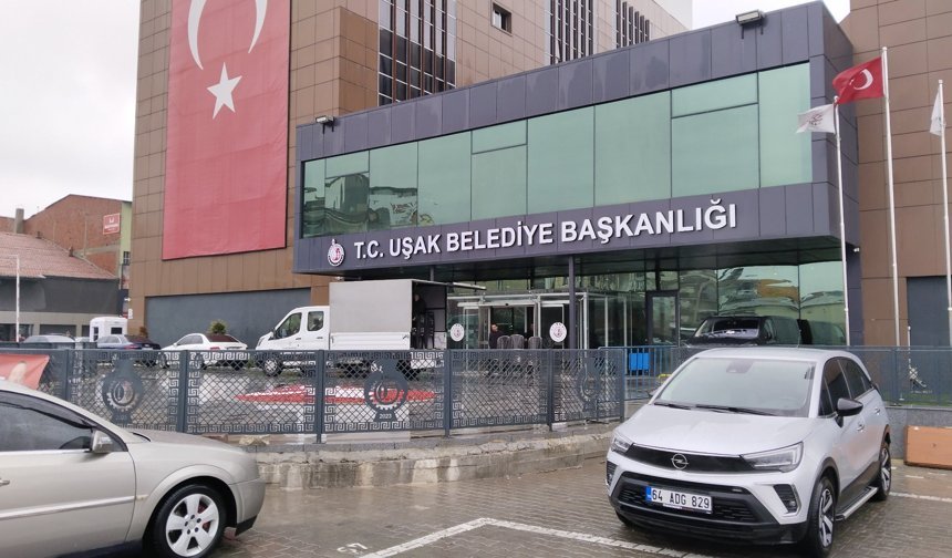 Uşak'ta lise mezunu başkan yardımcısı tartışması üzerine açıklama yaptı!