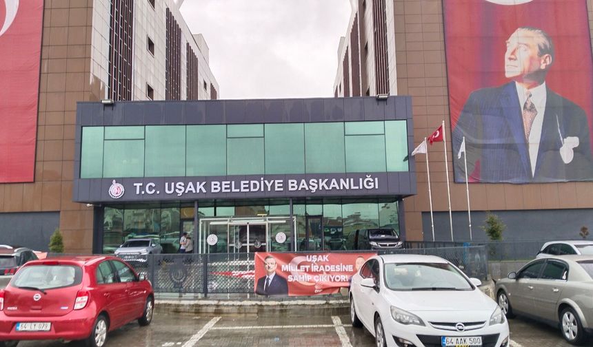 Uşak Belediye Başkanı Özkan Yalım için başlayan demokrasi nöbetinde erken havlu atıldı