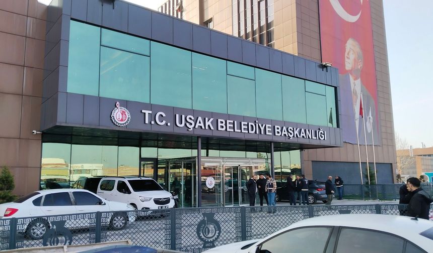 Uşak Belediyesi operasyonu kapsamında otel ve gece kulübünde arama yapılıyor