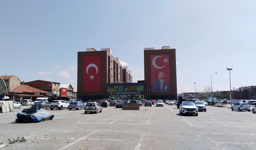 Uşak Belediyesi'nde maaşlar yarıya mı indi?