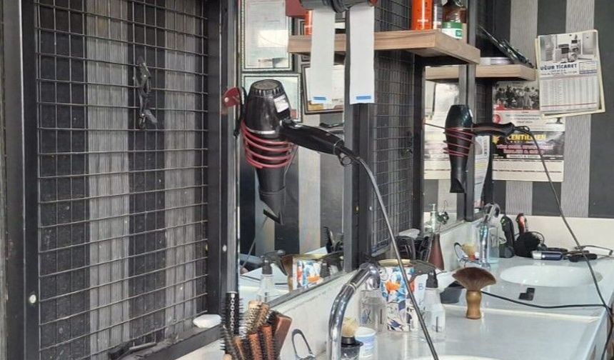 Uşaklı berber esnafı bayram öncesi umudunu koruyor