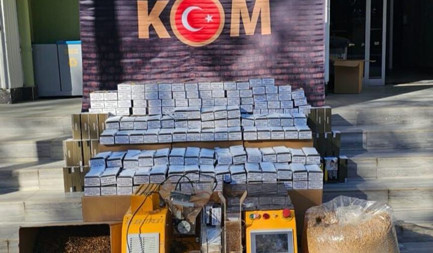 66 bin 500 makaron yakalayan Uşak polisi, 2 kişiyi yakalayarak adalete teslim etti