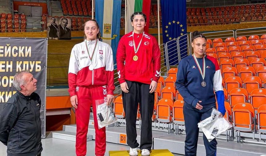 Uşak Eşmeli Ayşe Erkan turnuva şampiyonu oldu