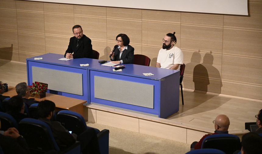 Uşak Üniversitesi'nden Prof. Dr. Şadiye Tutsak, Mehmet Akif Ersoy'un savaş dönemindeki katkılarına vurgu yaptı