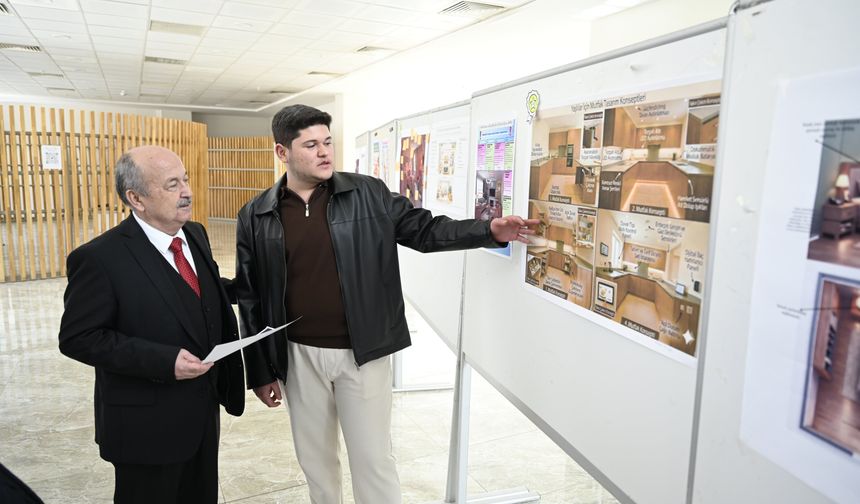 Uşak Üniversitesi'nde en beğenilen afişe Rektör Demir'den teşekkür belgesi