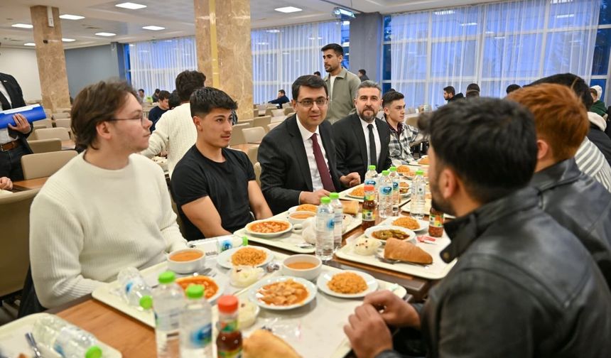 Uşak Valisi Serdar Kartal Gençlerle İftar Programında Buluştu