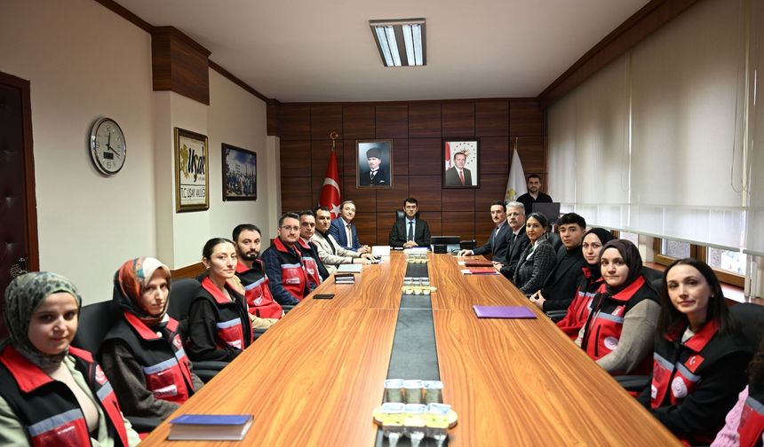 Uşak Valisi Serdar Kartal, bir dizi ziyaretler için  misafirlerini makamında ağırladı