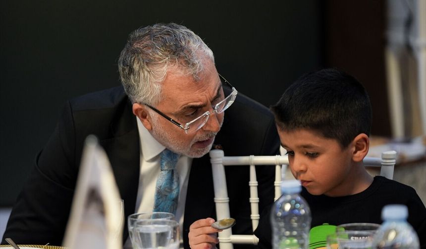 Bakan Işıkhan, Uşak'ta Dünya Yetimler Günü için verilen iftara katıldı