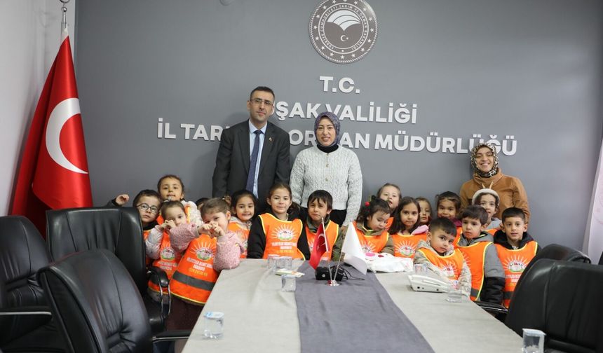 Uşaklı minikler toprağın yapısı ve bitki yetiştiriciliğini öğrendi