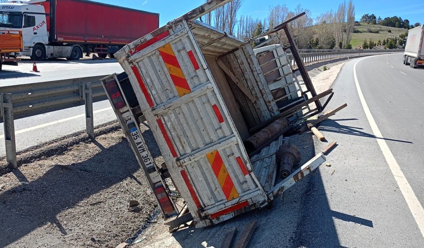 Uşak ve Afyonkarahisar arasında kaza! Ali Öztürk hayatını kaybetti!
