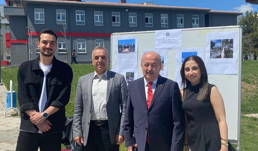 Uşak Üniversitesi öğrencileri gelecek nesillere aktarılmak üzere bir fotoğraf sergisi açtı