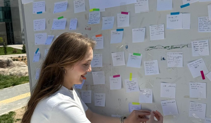 Uşak Üniversitesi’nde görevli ‘destek personeline’ öğrencilerden anlamlı jest