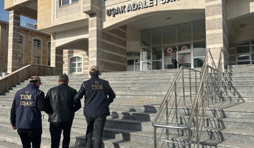 Uşak'ta FETÖ üyesi olduğu için hapis cezası olan bir kişi cezaevine kondu