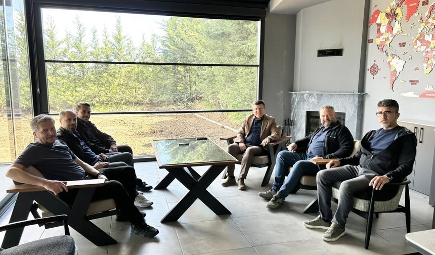 AK Parti Uşak Milletvekili Tuğrul, esnaf ziyareti yaptı