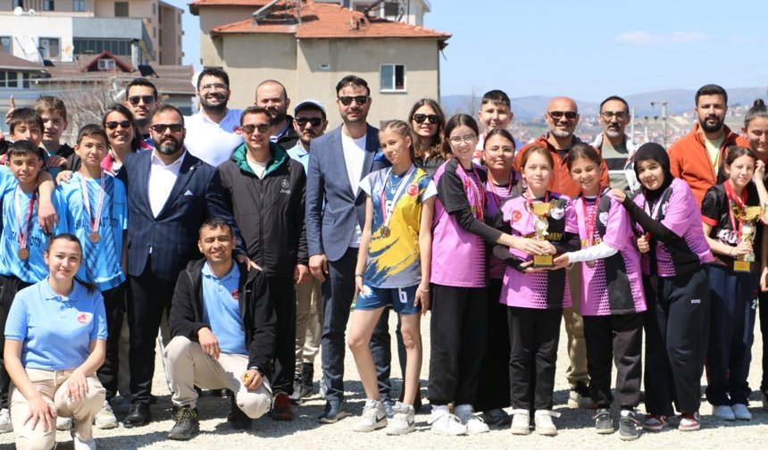 Uşak’ta hedef top oyunu ‘Bocce’ heyecanı! kupalar sahiplerini buldu!