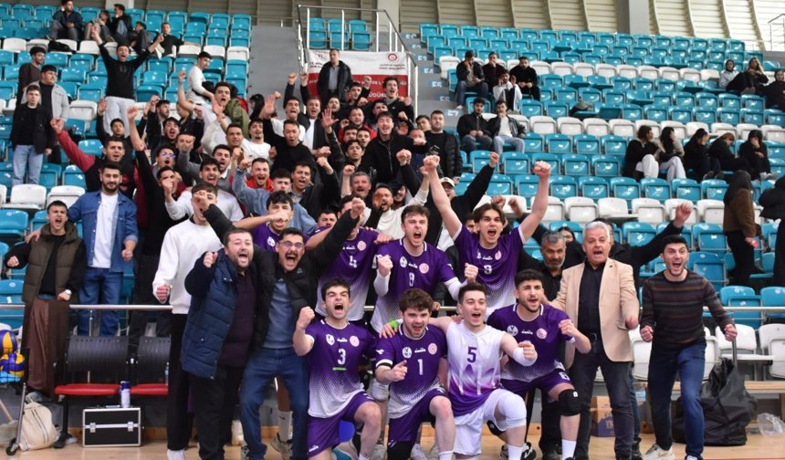 Uşak’ta Voleybol Ege Erkek Grup müsabakaları yapıldı