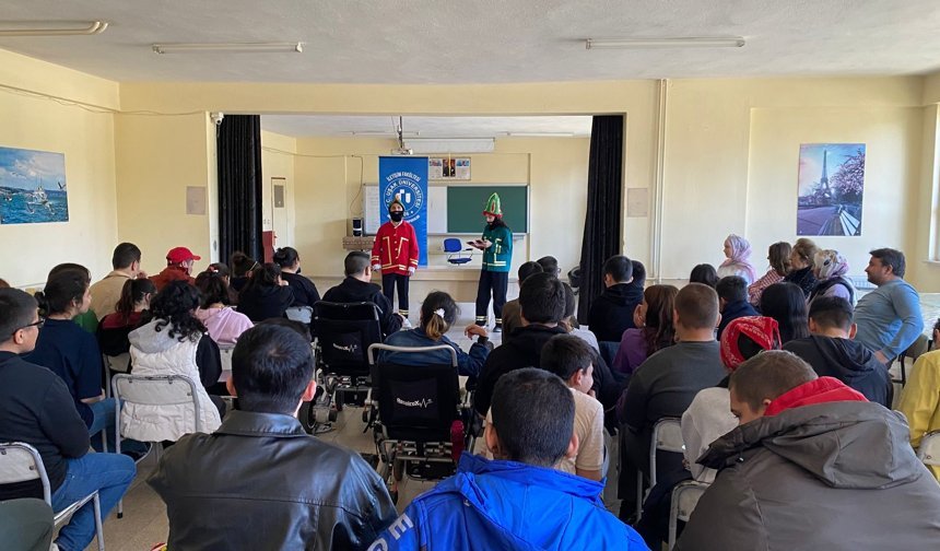 Üniversiteliler, Uşak Vala Gedik Özel Eğitim Meslek Okulu öğrencileriyle bir araya geldi!