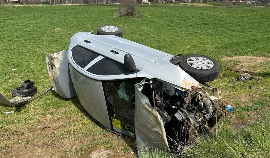 Uşak Ortaköy mevkiinde kaza! Aynı aileden 4 kişi yaralandı!