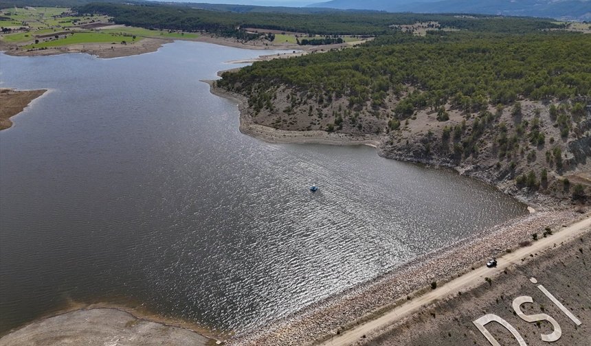 Susuz günler yaşayan Uşak'ın ana su kaynağı Küçüklerin seviyesi yarıyı geçti