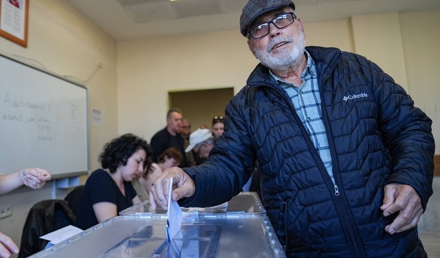 Uşak ve diğer illerdeki Bulgar göçmenleri, İzmir'de oy kullanıyorlar