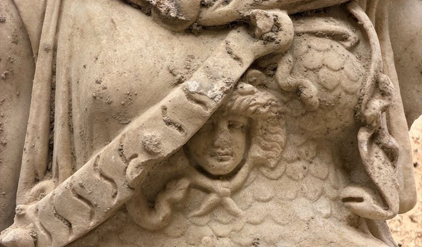 Uşak, Kütahya ve Manisa'dan ziyaretçi çeken Denizli'deki antik kent Laodiekia'da Athena heykeli bulundu