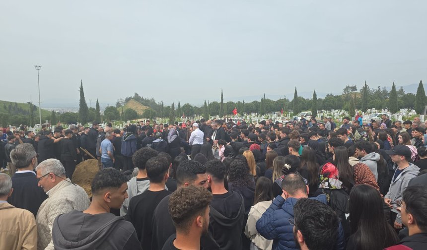 AK Parti Uşak İl Başkanı Yaşar’ın yeğeni son yolculuğuna uğurlandı