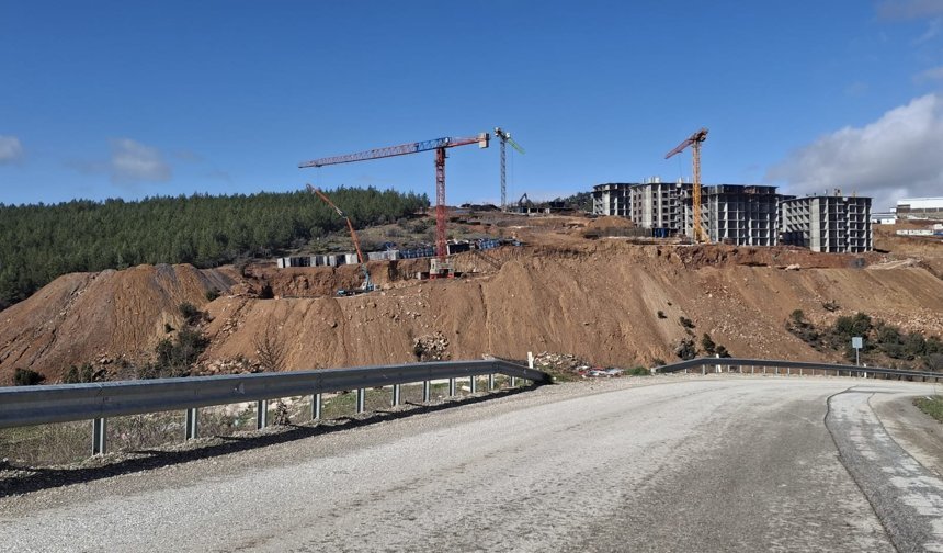 Uşak’ta yapımı devam eden TOKİ’nin 466 konutunda daire sahiplerinin yerleri belli oldu!