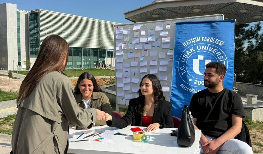 Uşak Üniversitesi’nde görevli ‘destek personeline’ öğrencilerden anlamlı jest